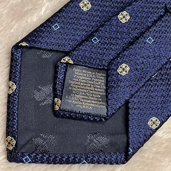 BROOKS BROTHERS Basketweave Flower And Square Tie - Picture 5 of 8
